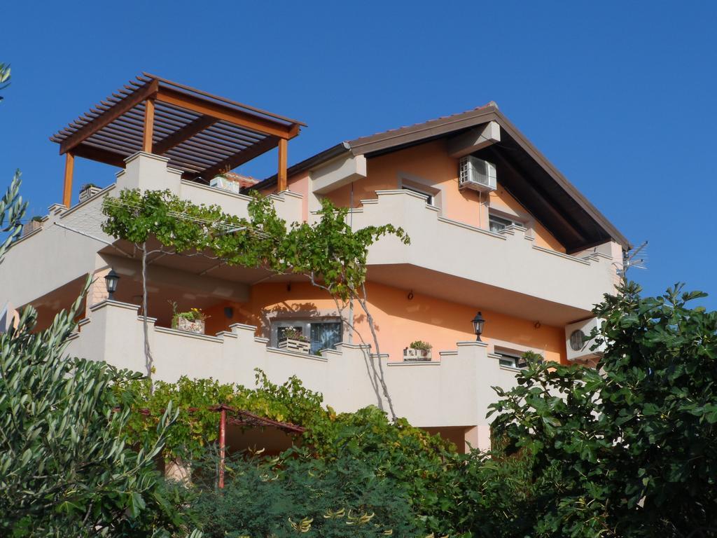 Apartments Villa Marija Gornji Karin Bagian luar foto