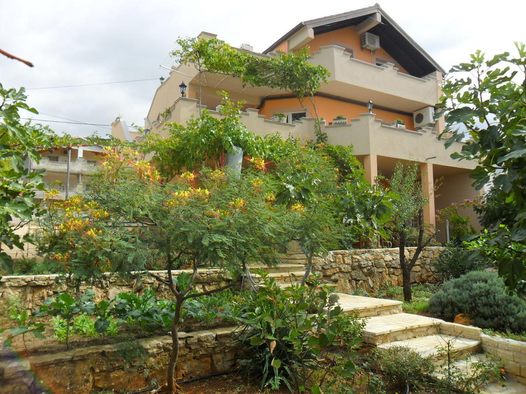 Apartments Villa Marija Gornji Karin Bagian luar foto