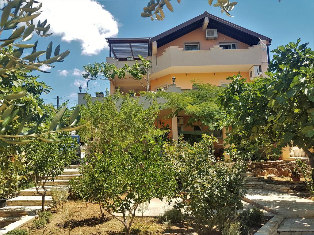 Apartments Villa Marija Gornji Karin Bagian luar foto